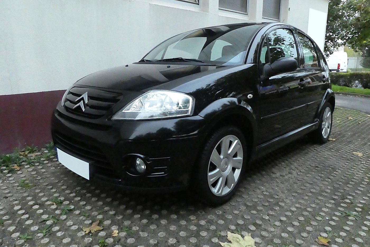 Citroën C3 noire de trois quarts avant