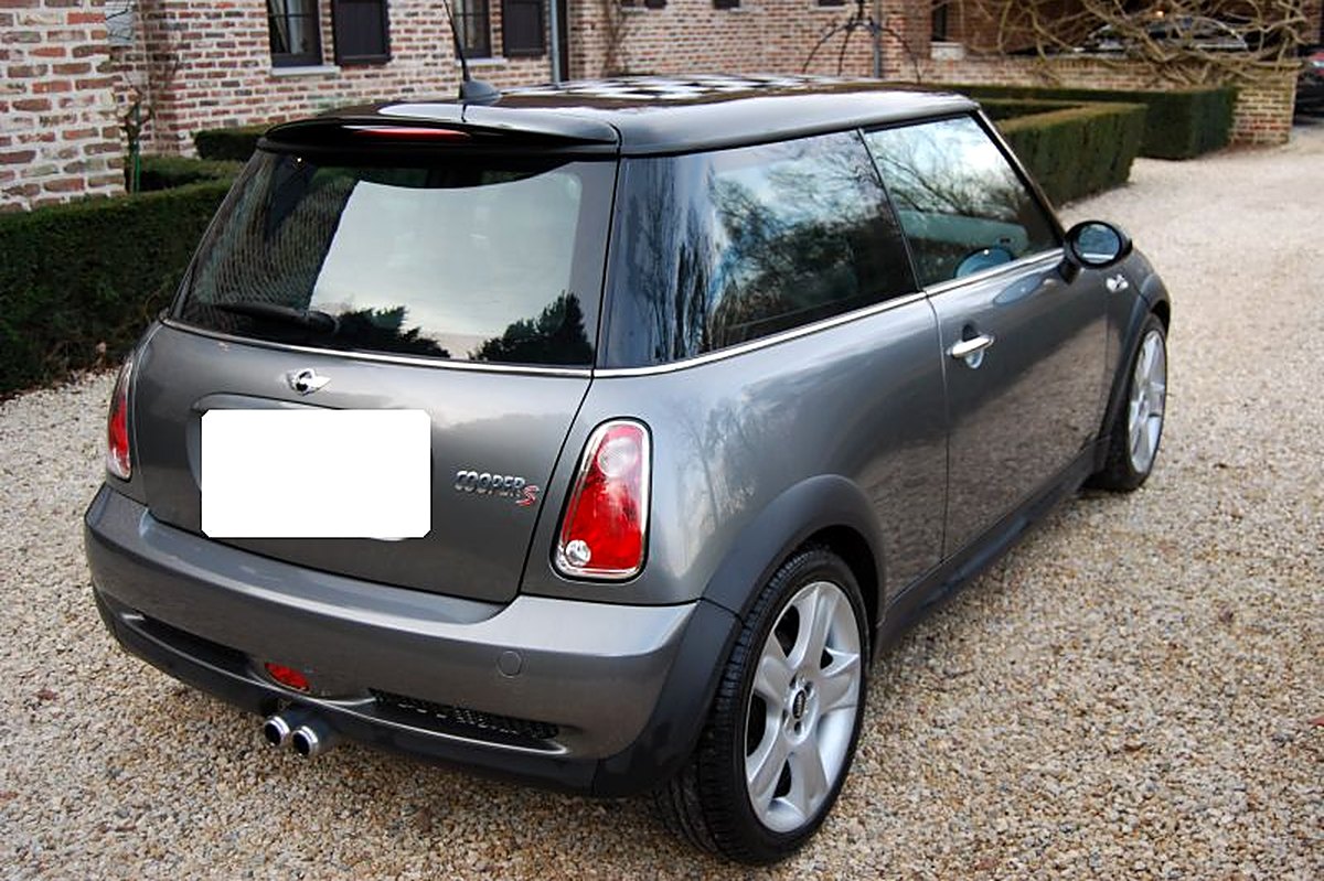 Mini Cooper S R53 grise de trois quarts arrière, double sortie d'échappement centrale