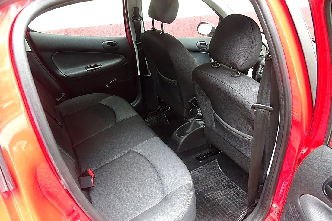 Banquette arrière d'une Peugeot 206 5 portes