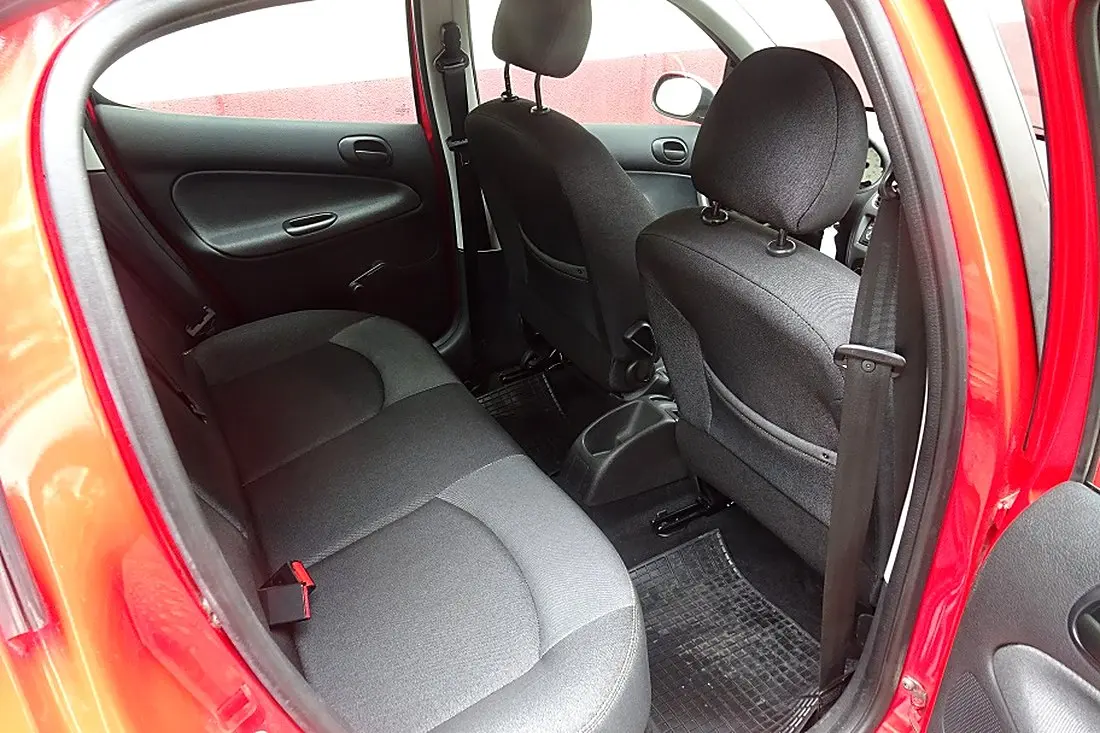 Banquette arrière d'une Peugeot 206 5 portes